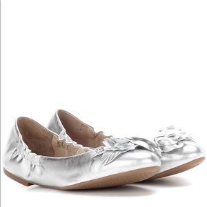 New Tory Burch silver blossom Flat size 7